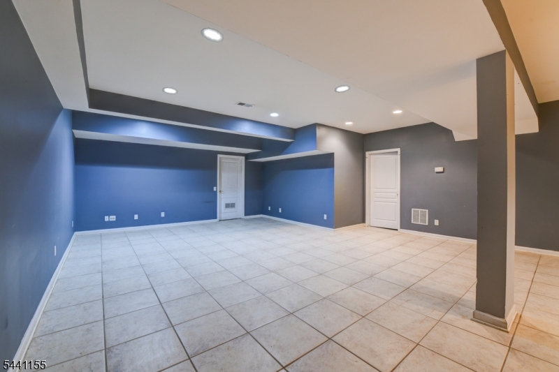 16 Commanders Ct Property Photo 43