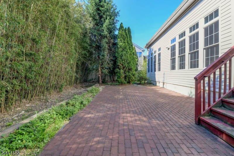 16 Commanders Ct Property Photo 44