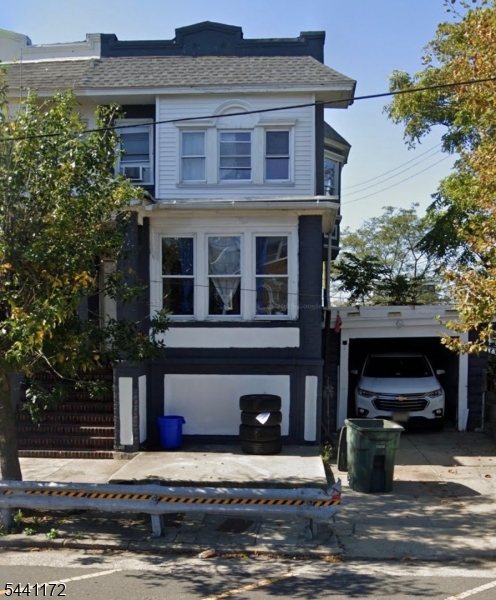 128 N Hartford Ave Property Photo 1