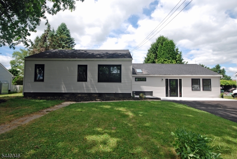 496 Franklin St Property Photo 6