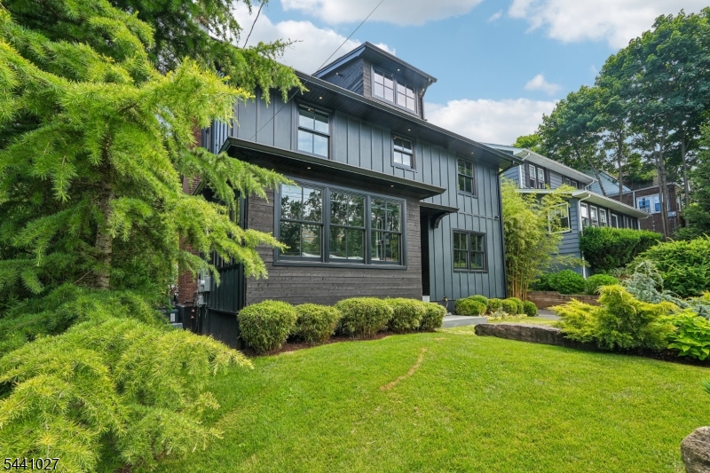 63 Ravine Ave Property Photo 3