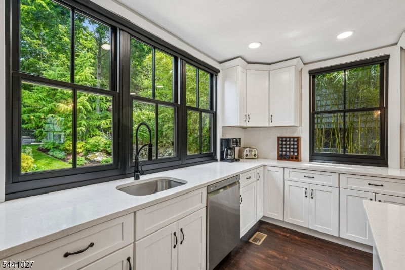 63 Ravine Ave Property Photo 14