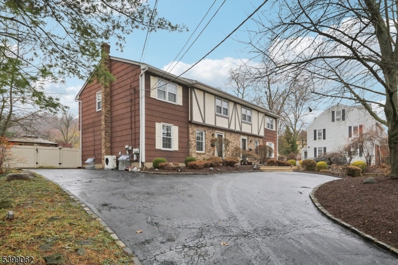 822 Pompton Ave 2 Property Photo 2