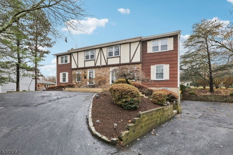 822 Pompton Ave 2 Property Photo 3