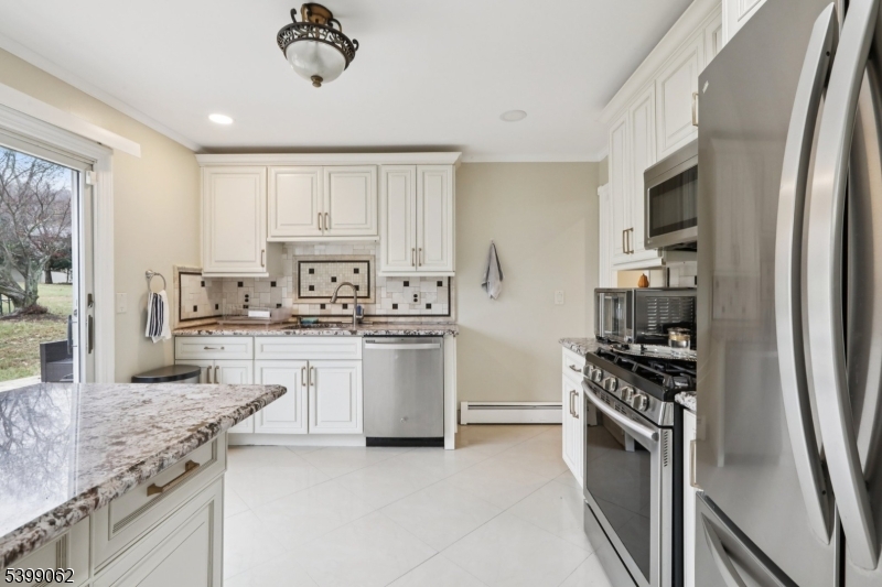 822 Pompton Ave 2 Property Photo 12