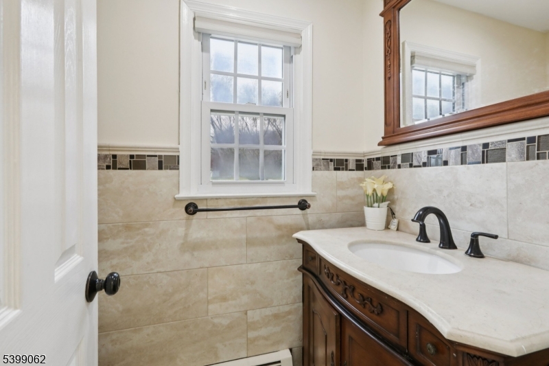 822 Pompton Ave 2 Property Photo 14