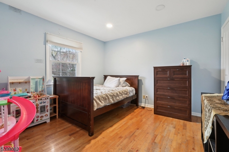822 Pompton Ave 2 Property Photo 16