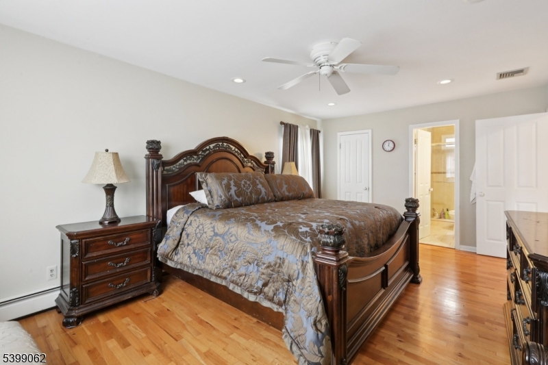 822 Pompton Ave 2 Property Photo 19