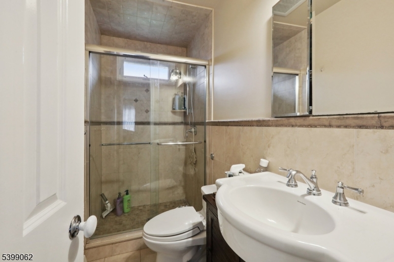 822 Pompton Ave 2 Property Photo 20