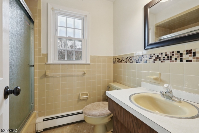 822 Pompton Ave 2 Property Photo 34