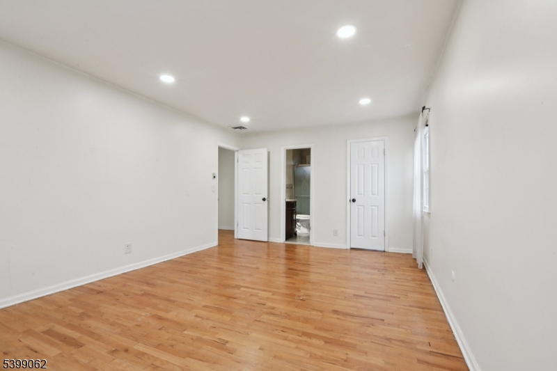 822 Pompton Ave 2 Property Photo 36