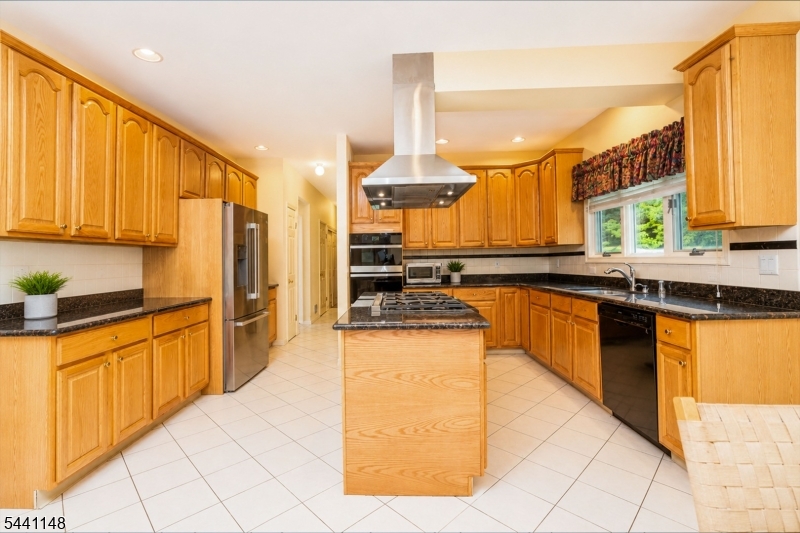 181 Berkley Ave Property Photo 20