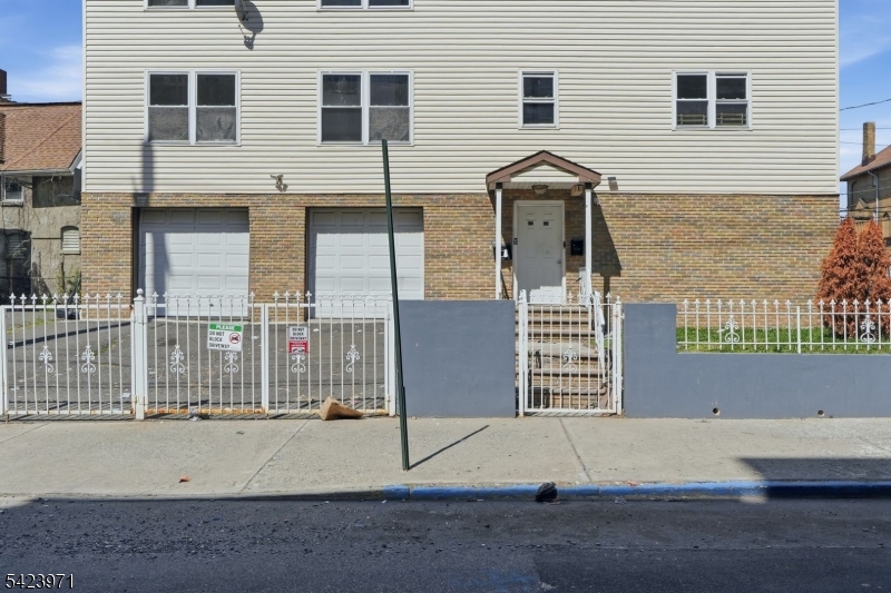 172 Carroll St Property Photo 3