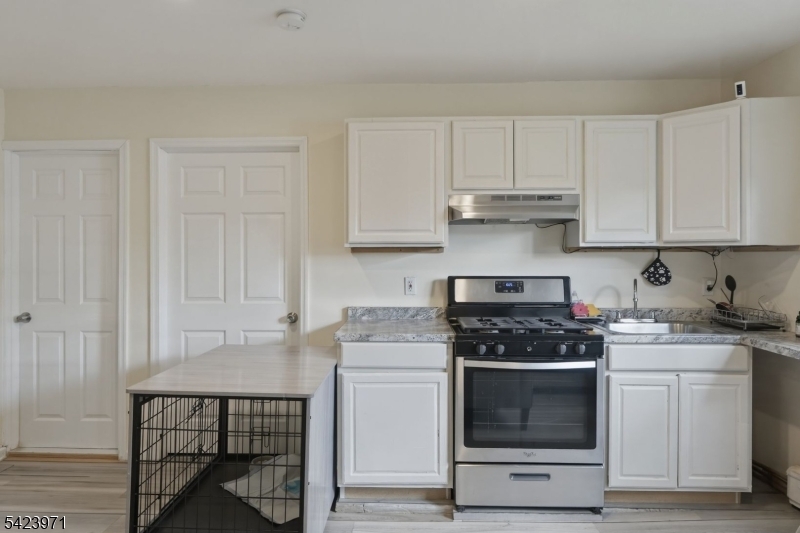 172 Carroll St Property Photo 10