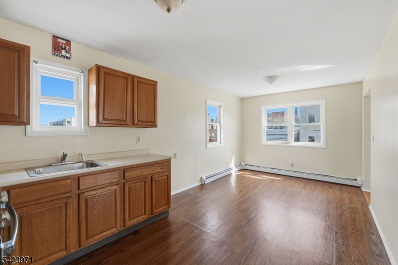172 Carroll St Property Photo 35