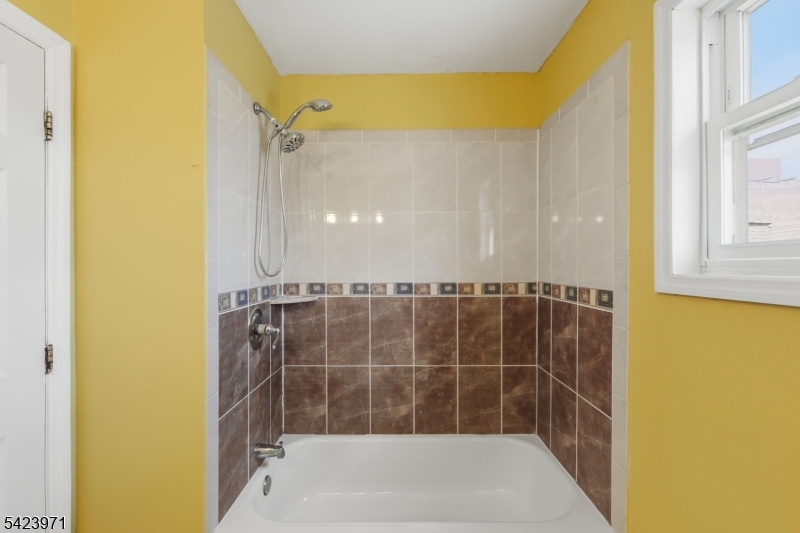 172 Carroll St Property Photo 41