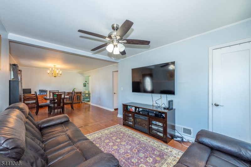 443 Mount Prospect Ave Property Photo 4