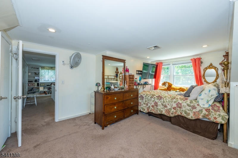 443 Mount Prospect Ave Property Photo 12
