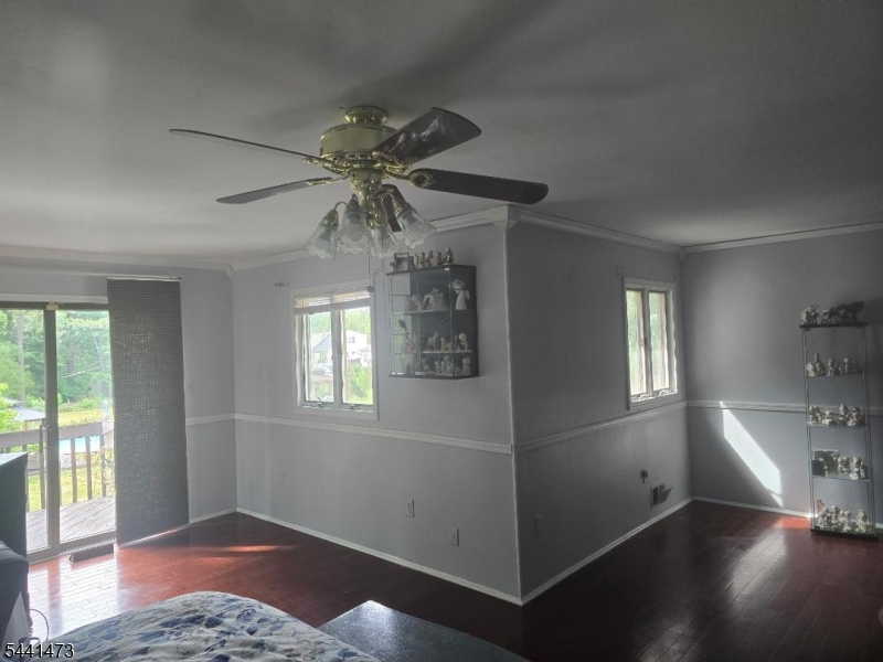 115 Oak St Property Photo 33