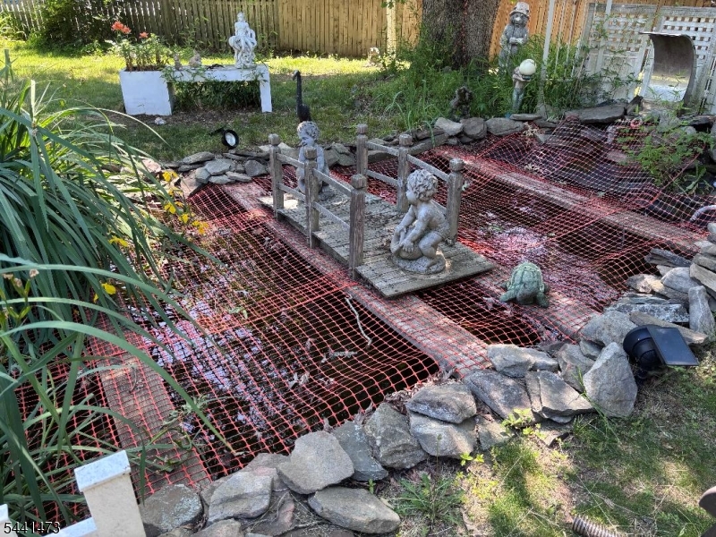 115 Oak St Property Photo 36