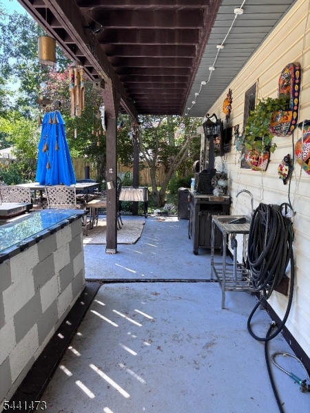 115 Oak St Property Photo 42
