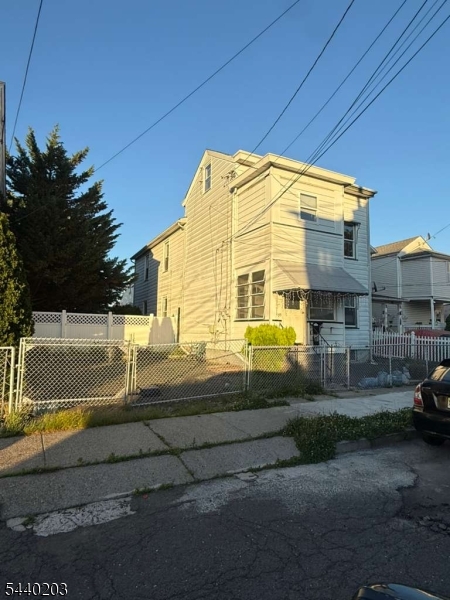 53 Henderson St Property Photo 1