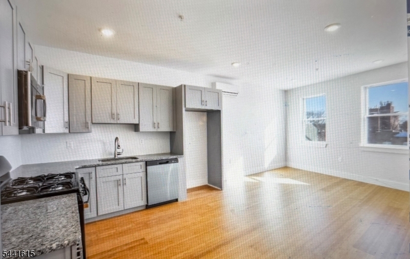 100 North Ave Property Photo 1