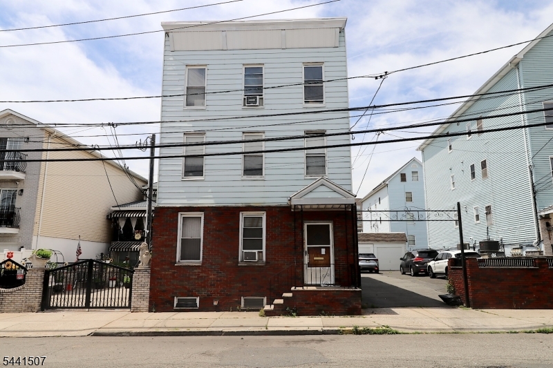 66 Chambers St Property Photo 2