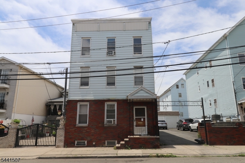 66 Chambers St Property Photo 3