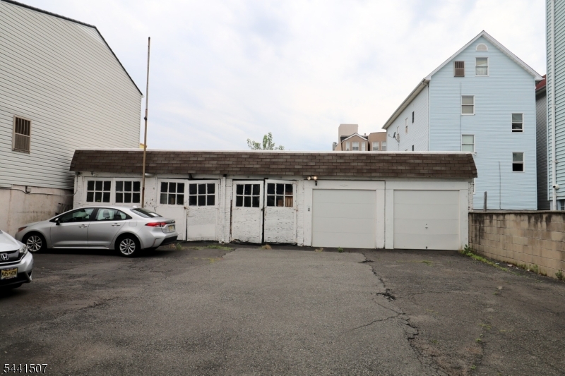 66 Chambers St Property Photo 4