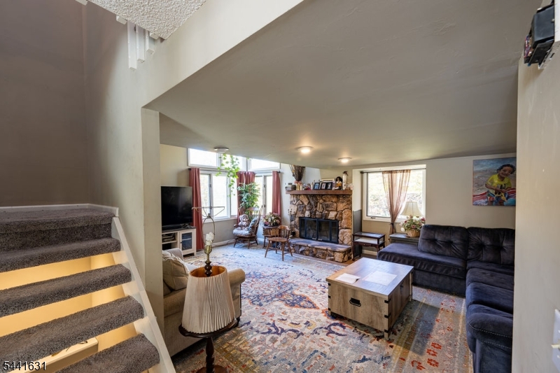 13 Village Way E7 Property Photo 16
