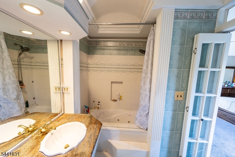 13 Village Way E7 Property Photo 41
