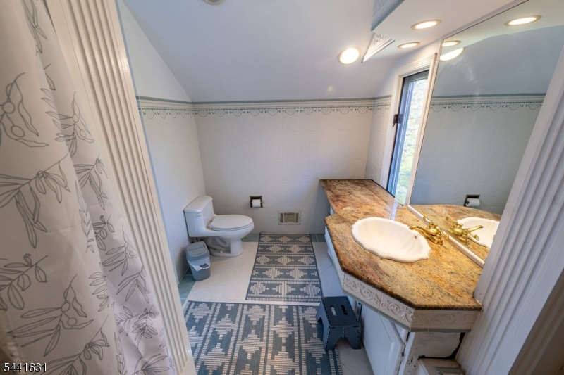 13 Village Way E7 Property Photo 42