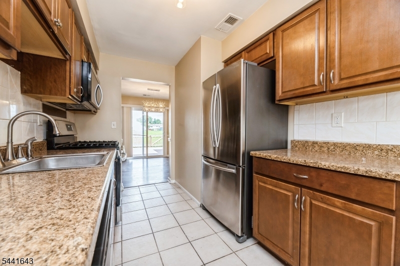 7 Sloop Sq Property Photo 3