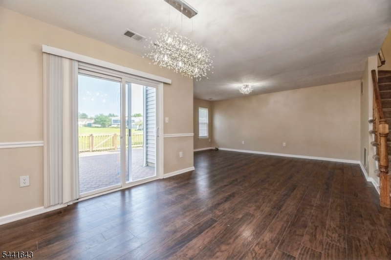 7 Sloop Sq Property Photo 8