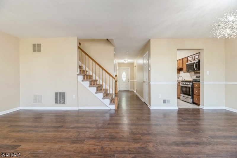 7 Sloop Sq Property Photo 9