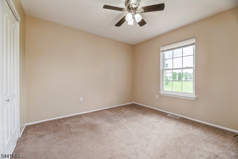 7 Sloop Sq Property Photo 16
