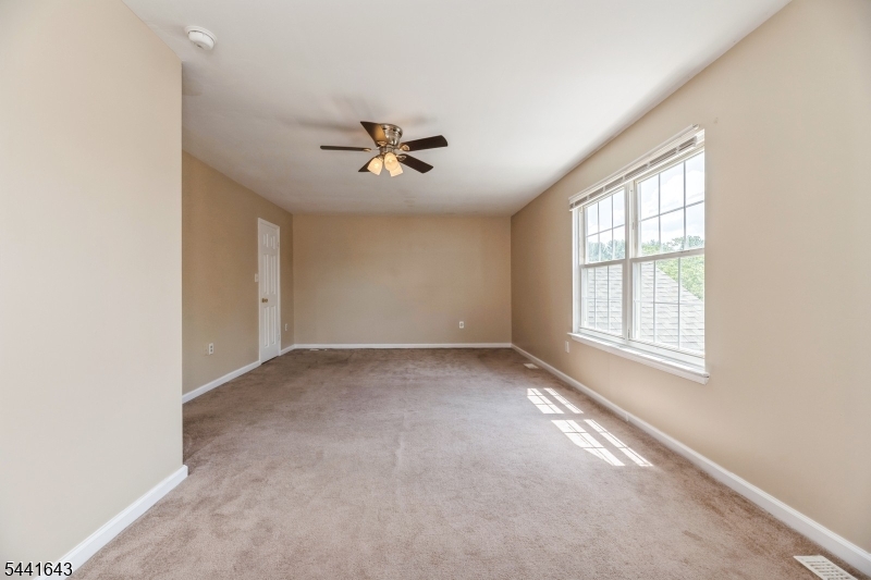 7 Sloop Sq Property Photo 18