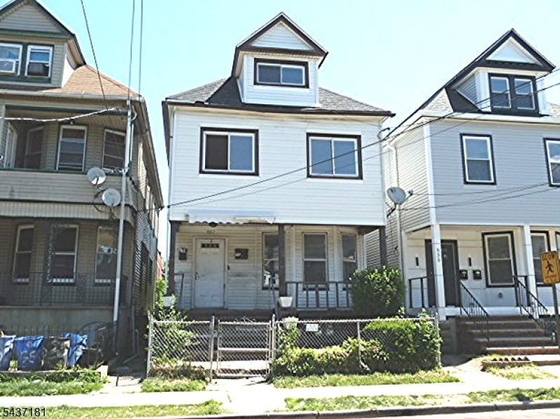 557 Magnolia Ave Property Photo 1