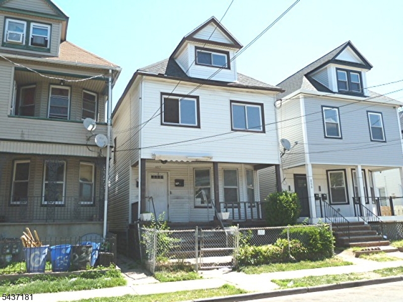557 Magnolia Ave Property Photo 2