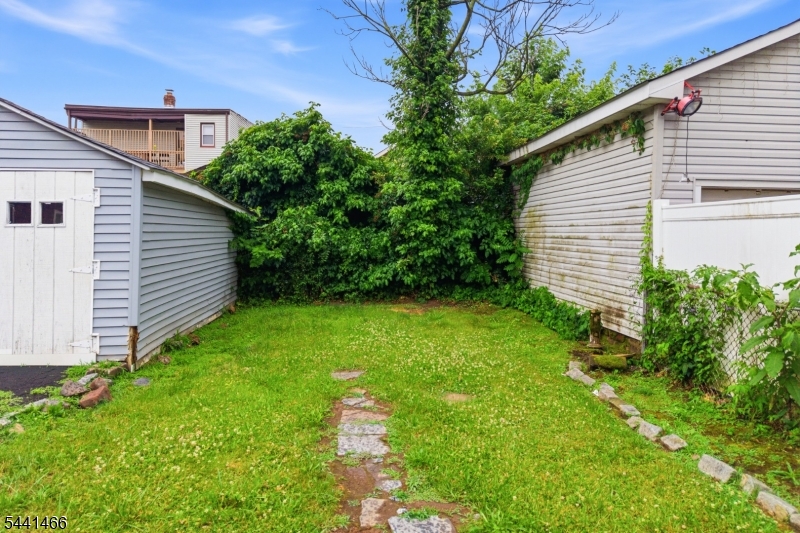 375 Miller St Property Photo 18