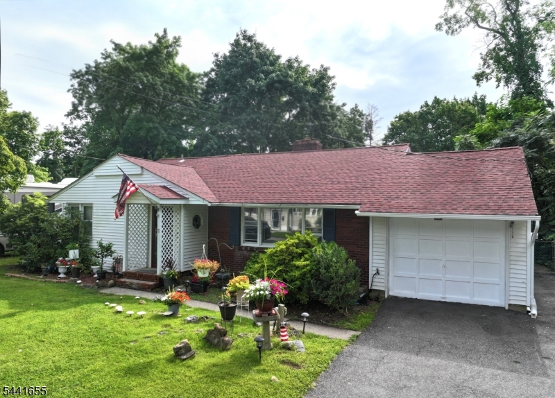 11 N Clark St Property Photo 1