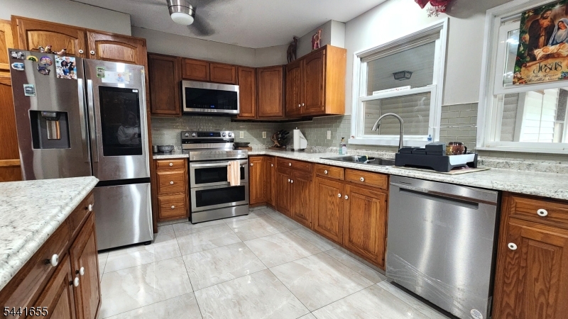11 N Clark St Property Photo 14