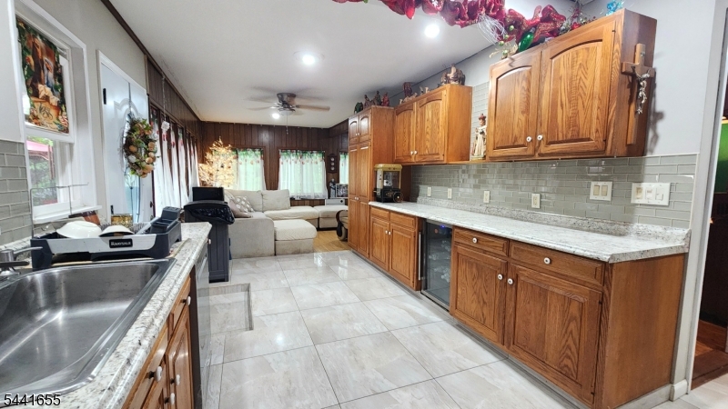 11 N Clark St Property Photo 16
