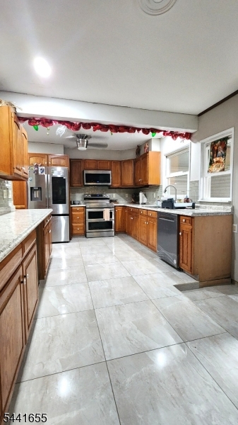 11 N Clark St Property Photo 17
