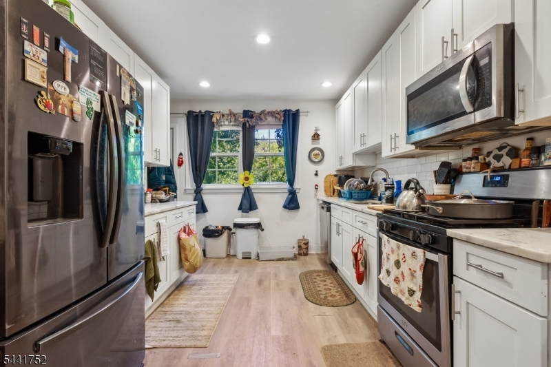 194 Washington St Property Photo 3