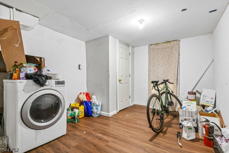 194 Washington St Property Photo 8