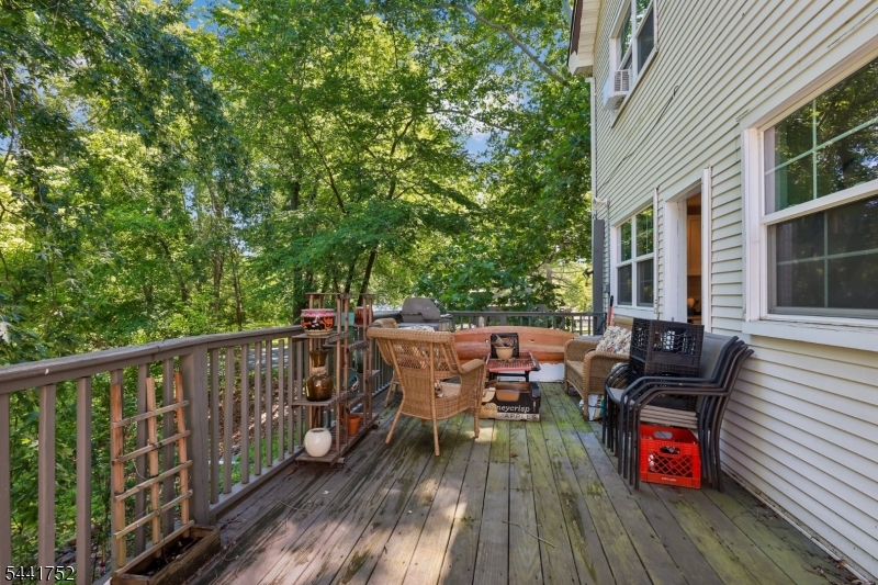 194 Washington St Property Photo 9