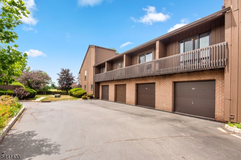 261 Kingsberry Dr Property Photo 4