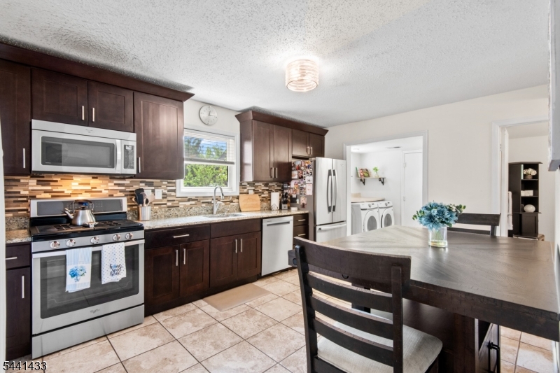 261 Kingsberry Dr Property Photo 13